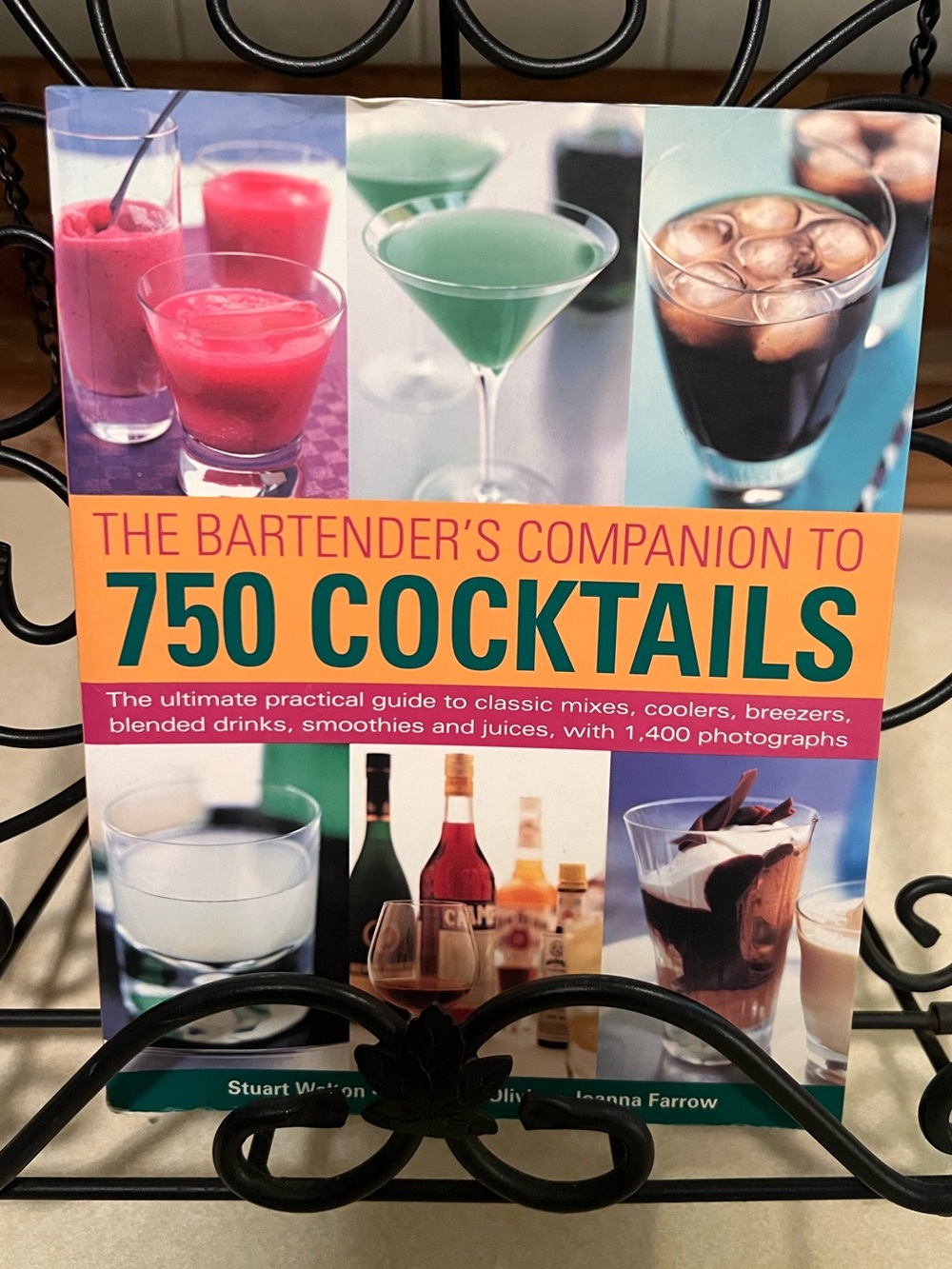 The Bartender's Companion to 750 Cocktails - Colorful Cocktail Cover